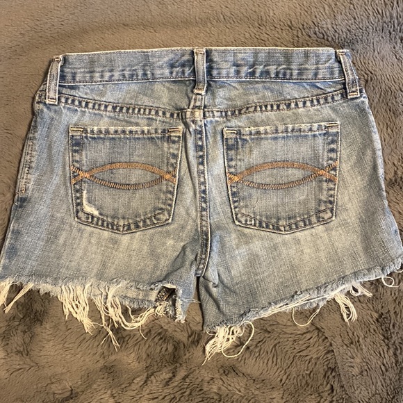 Abercrombie & Fitch cutoff shorts size 2 - Picture 2 of 2